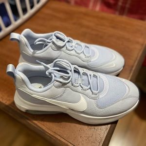 Nike womens 9.5
